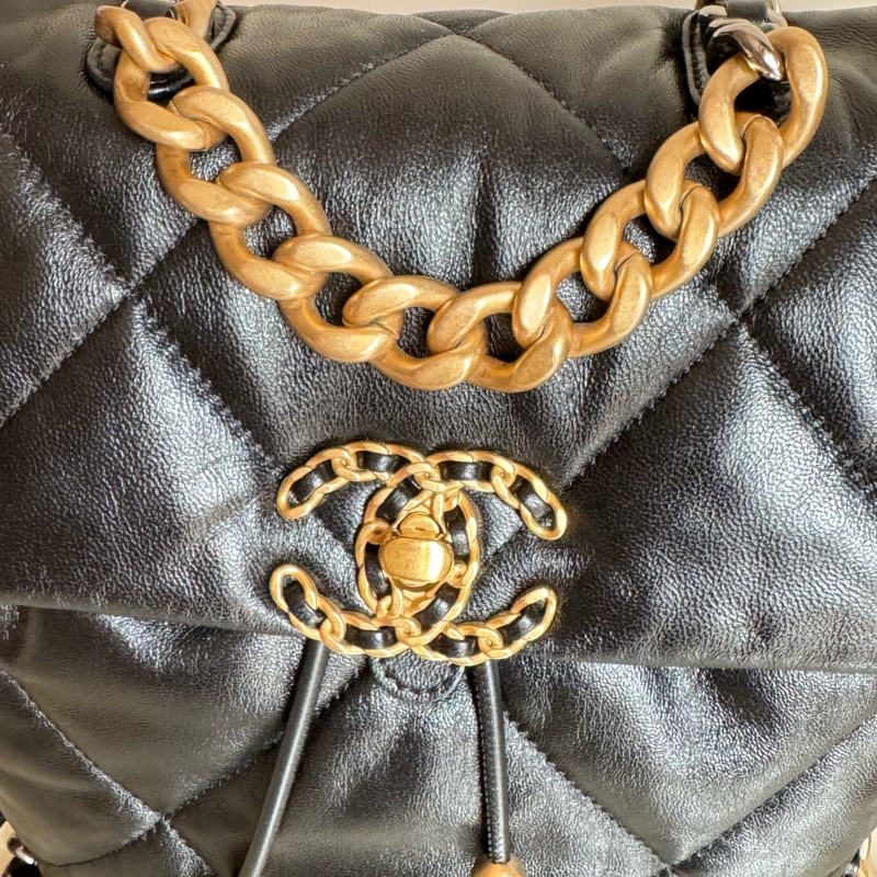 CHANEL 19後背包-1