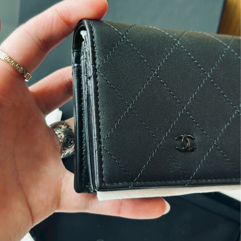 CHANEL香奈兒SO BLACK對折零錢包芯片款🧦全新全配-10