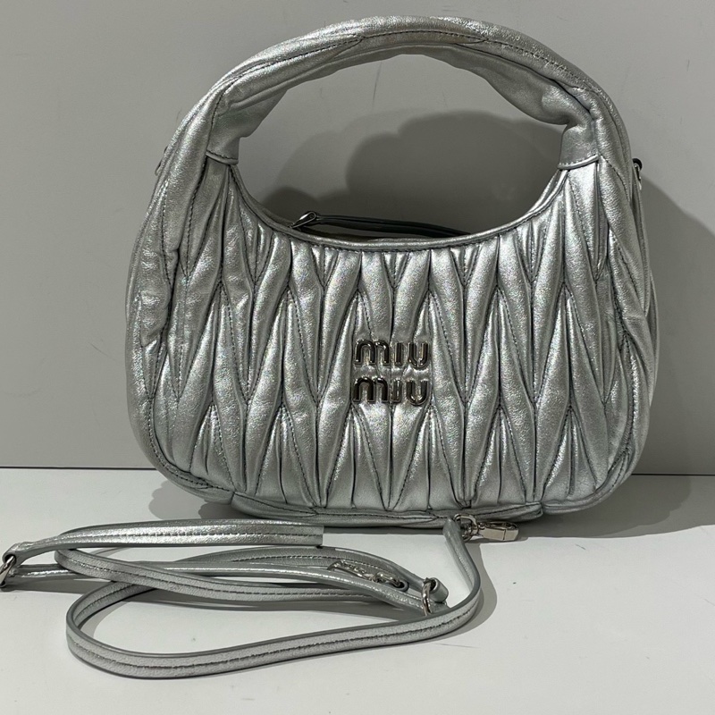 Miumiu繆繆Wander Matelasse銀色褶皺羊皮革Hobo小號手提肩包斜挎包芯片 22*13*6-0