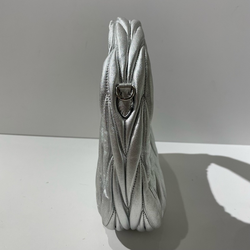 Miumiu繆繆Wander Matelasse銀色褶皺羊皮革Hobo小號手提肩包斜挎包芯片 22*13*6-2