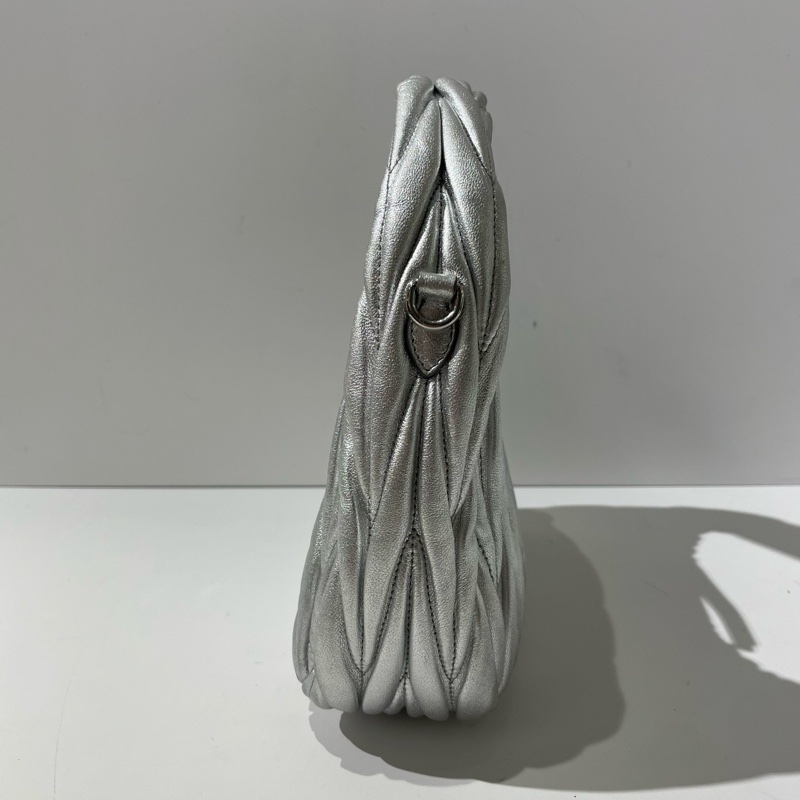 Miumiu繆繆Wander Matelasse銀色褶皺羊皮革Hobo小號手提肩包斜挎包芯片 22*13*6-3