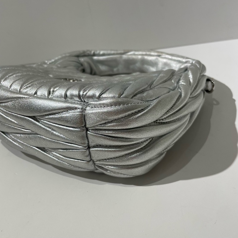 Miumiu繆繆Wander Matelasse銀色褶皺羊皮革Hobo小號手提肩包斜挎包芯片 22*13*6-5