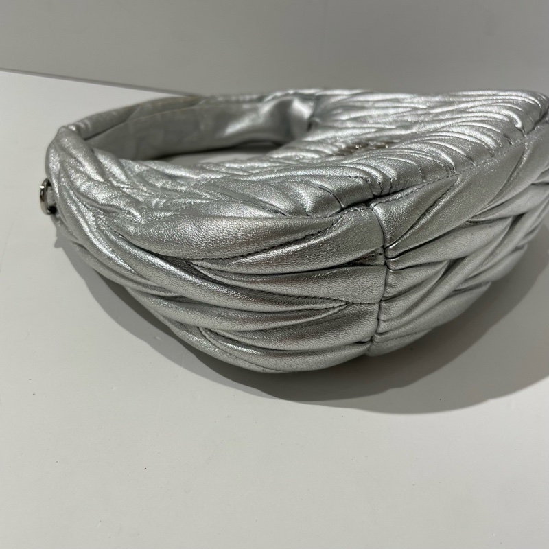 Miumiu繆繆Wander Matelasse銀色褶皺羊皮革Hobo小號手提肩包斜挎包芯片 22*13*6-6