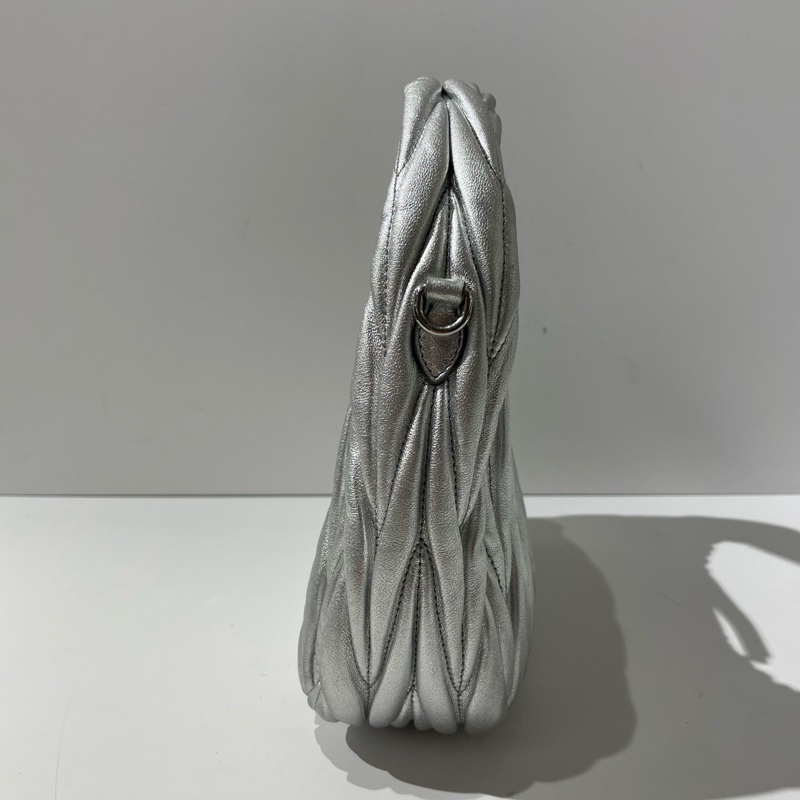 Miumiu繆繆Wander Matelasse銀色褶皺羊皮革Hobo小號手提肩包斜挎包芯片 22*13*6-9