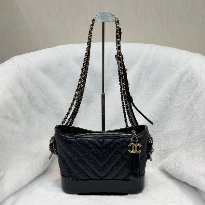 CHANEL Gabrielle Small Size V紋小號黑色流浪包 XC382-0