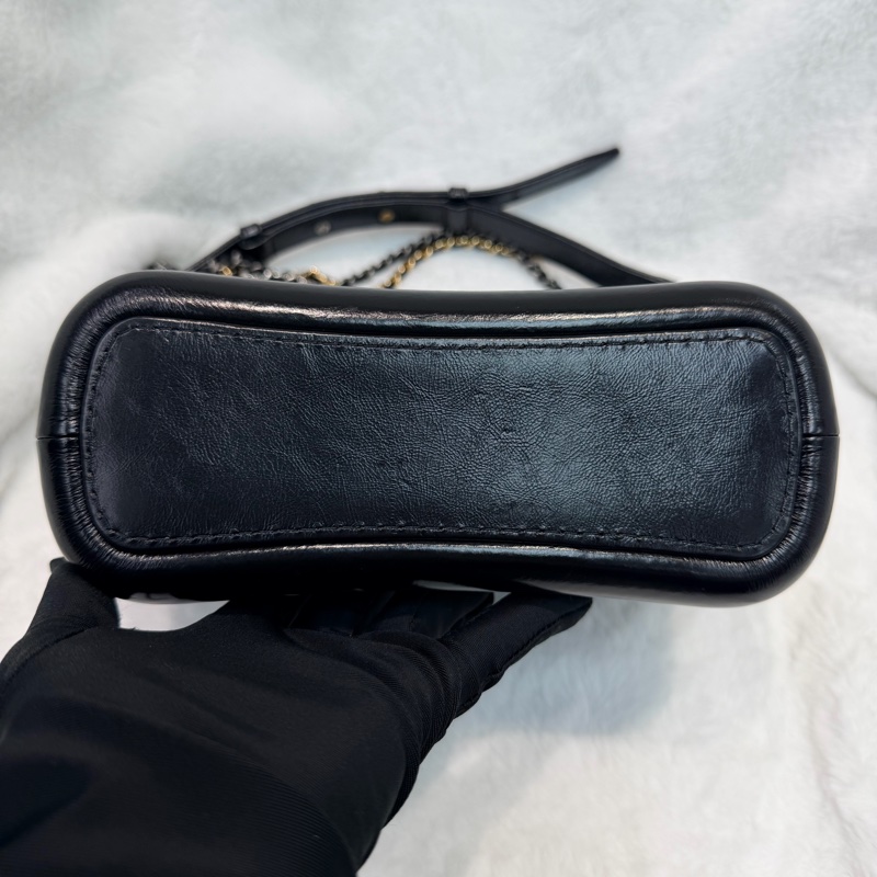 CHANEL Gabrielle Small Size V紋小號黑色流浪包 XC382-13