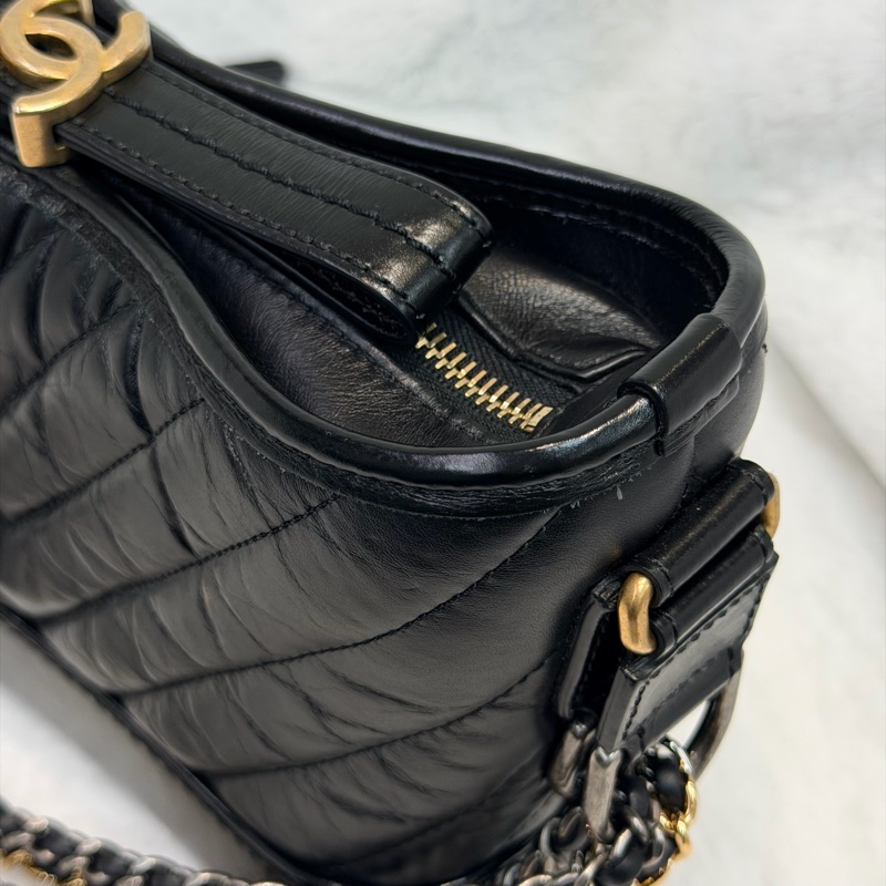 CHANEL Gabrielle Small Size V紋小號黑色流浪包 XC382-21