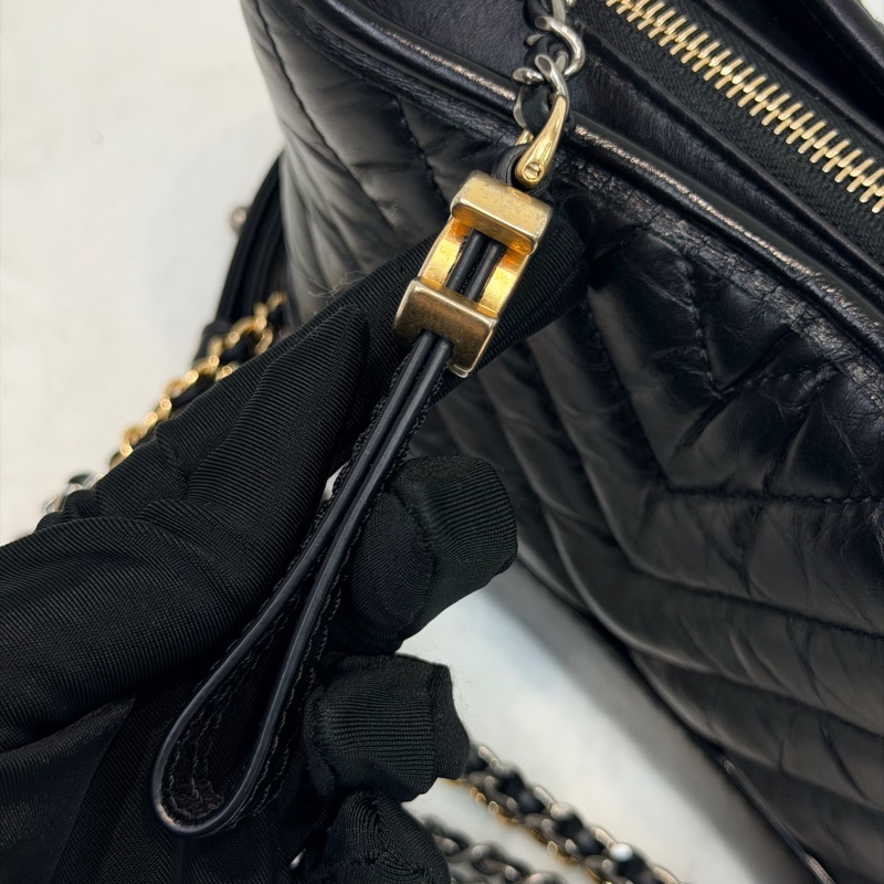 CHANEL Gabrielle Small Size V紋小號黑色流浪包 XC382-26