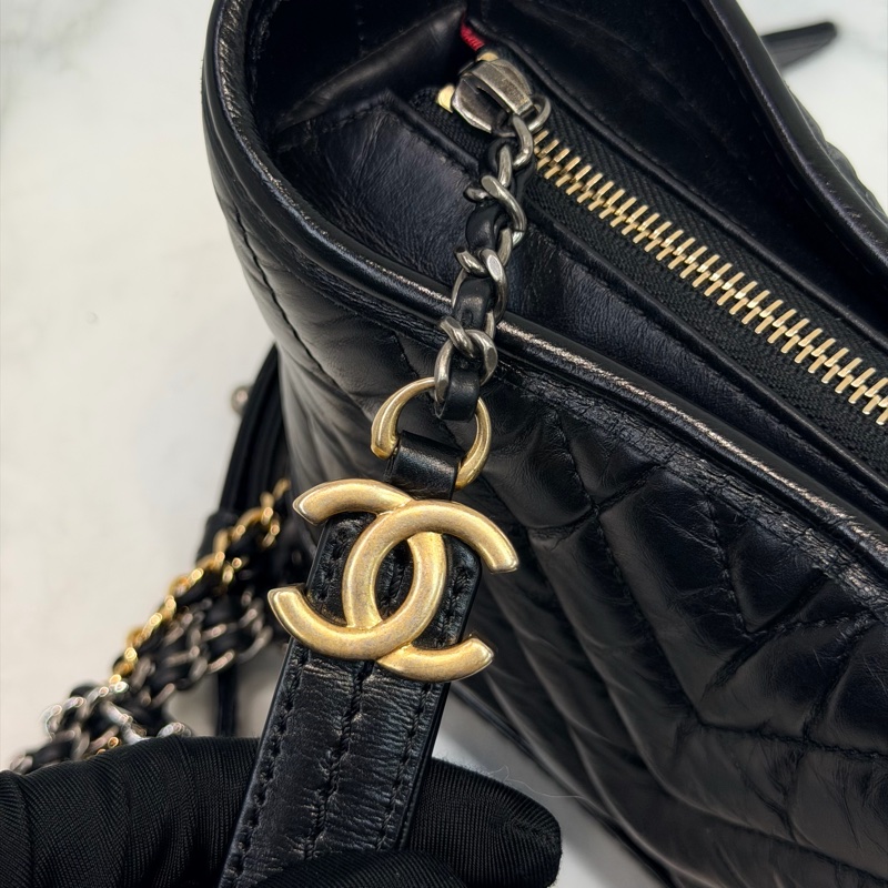 CHANEL Gabrielle Small Size V紋小號黑色流浪包 XC382-28