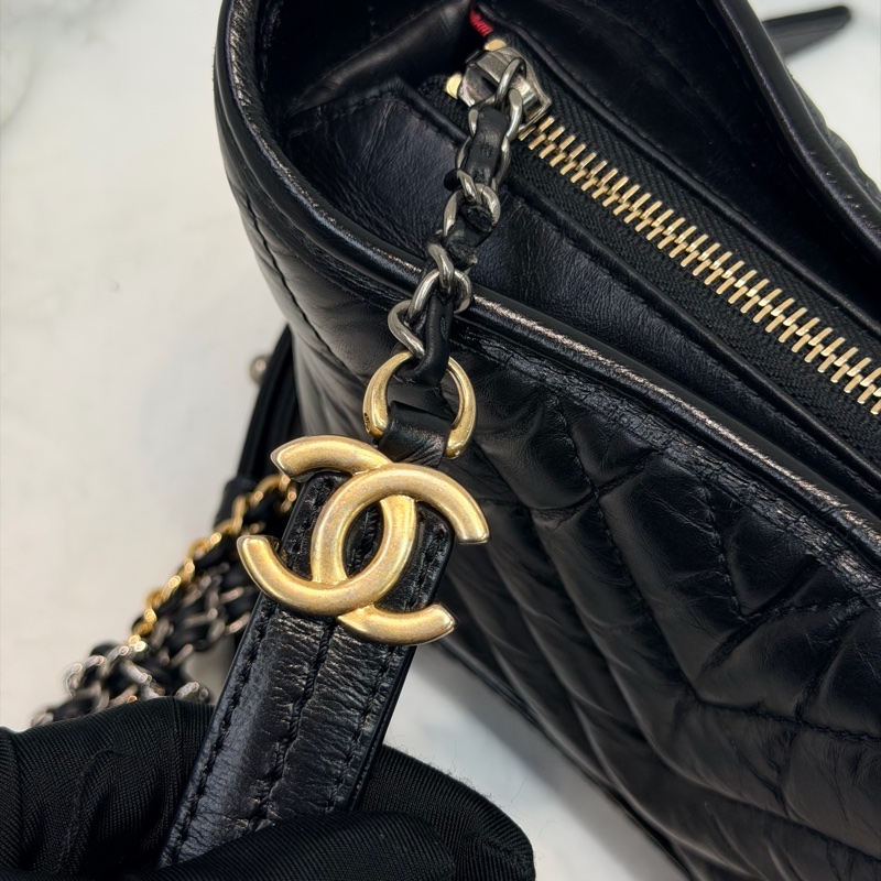 CHANEL Gabrielle Small Size V紋小號黑色流浪包 XC382-29