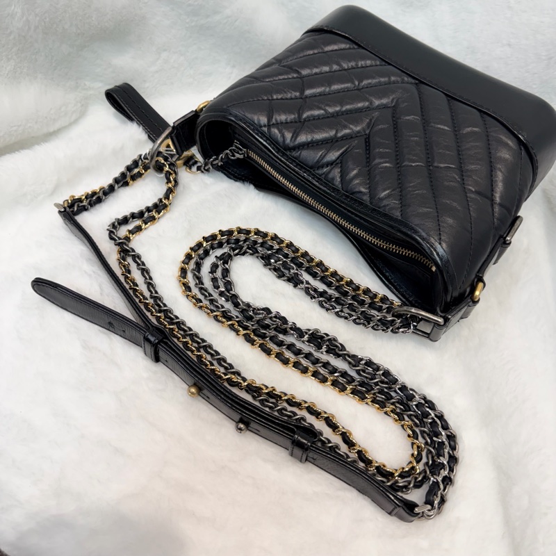 CHANEL Gabrielle Small Size V紋小號黑色流浪包 XC382-34