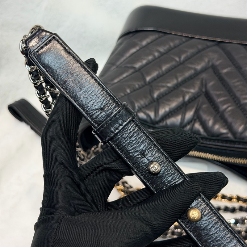 CHANEL Gabrielle Small Size V紋小號黑色流浪包 XC382-35