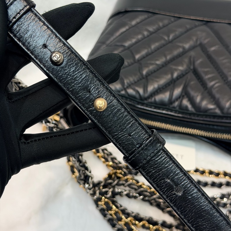 CHANEL Gabrielle Small Size V紋小號黑色流浪包 XC382-36