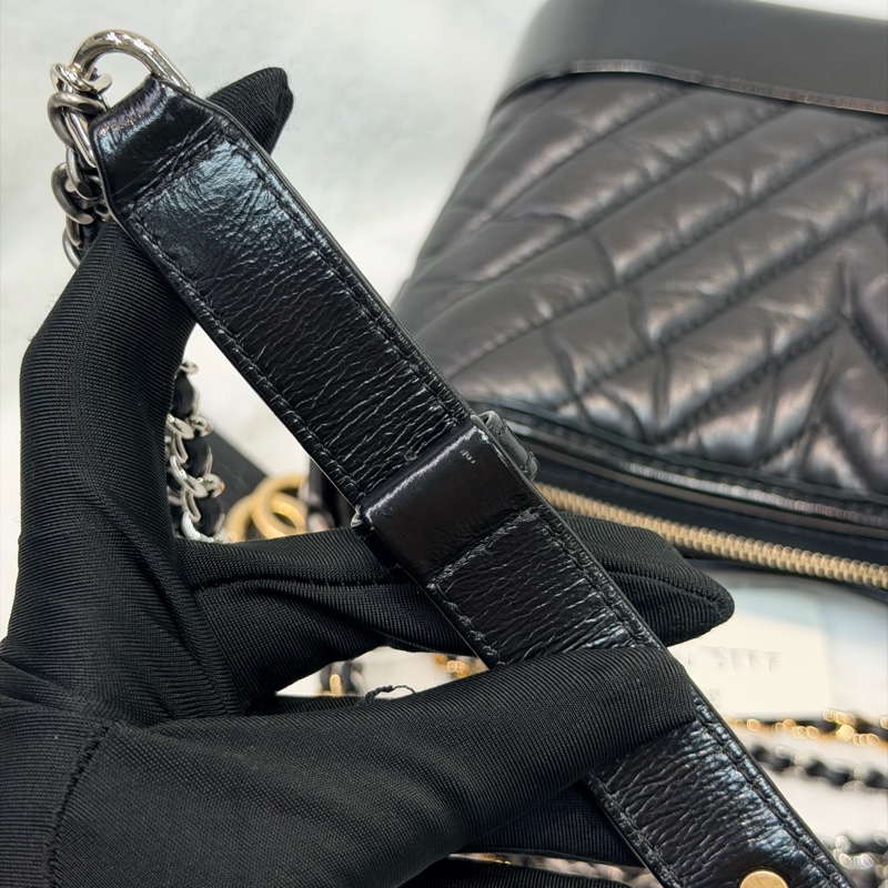 CHANEL Gabrielle Small Size V紋小號黑色流浪包 XC382-38