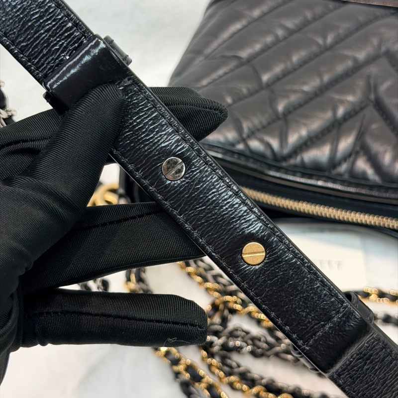 CHANEL Gabrielle Small Size V紋小號黑色流浪包 XC382-39