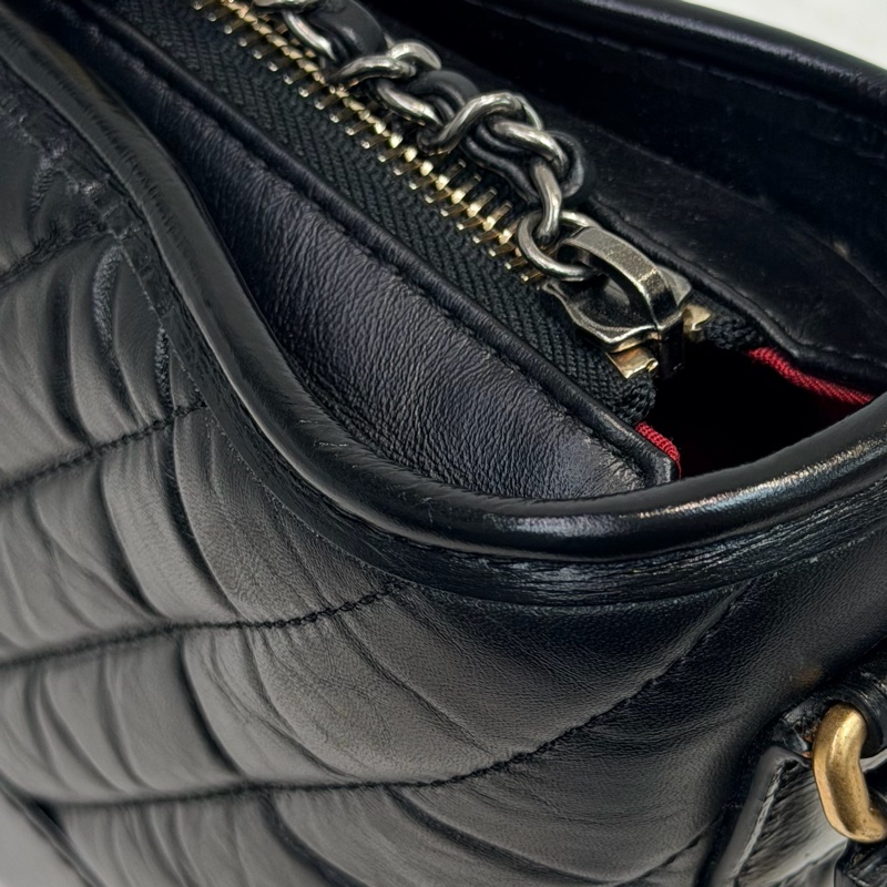 CHANEL Gabrielle Small Size V紋小號黑色流浪包 XC382-50