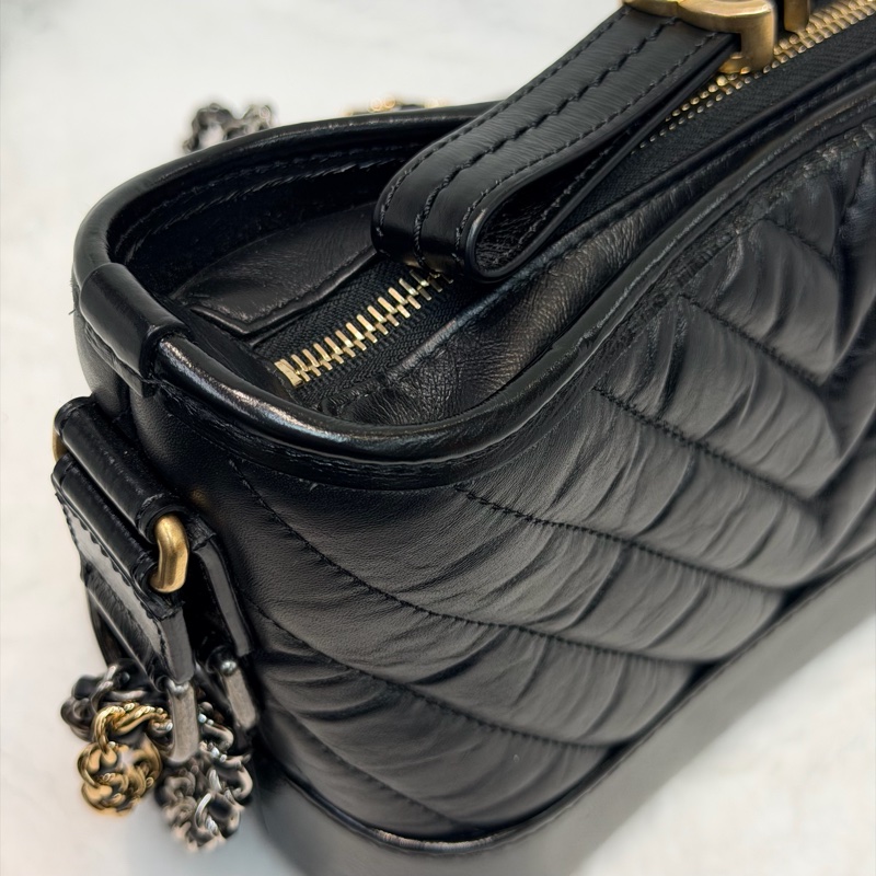 CHANEL Gabrielle Small Size V紋小號黑色流浪包 XC382-51