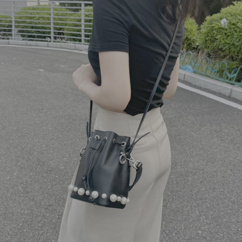 FENDI MonTresor.迷你黑銀珍珠 抽繩水桶水桶包 12*18*10 98新配件塵袋-0
