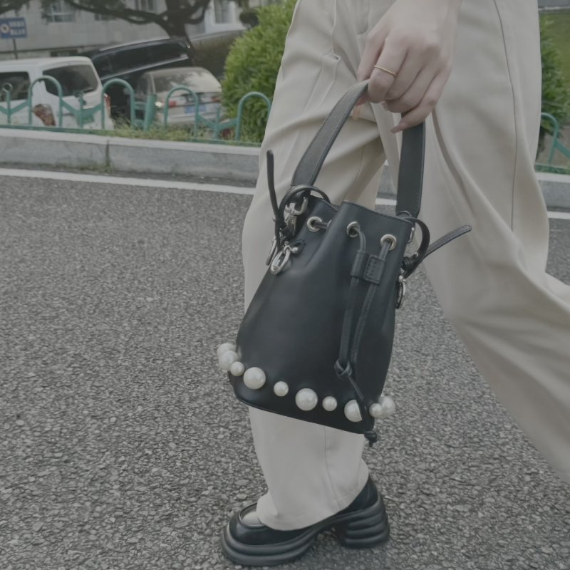 FENDI MonTresor.迷你黑銀珍珠 抽繩水桶水桶包 12*18*10 98新配件塵袋-1