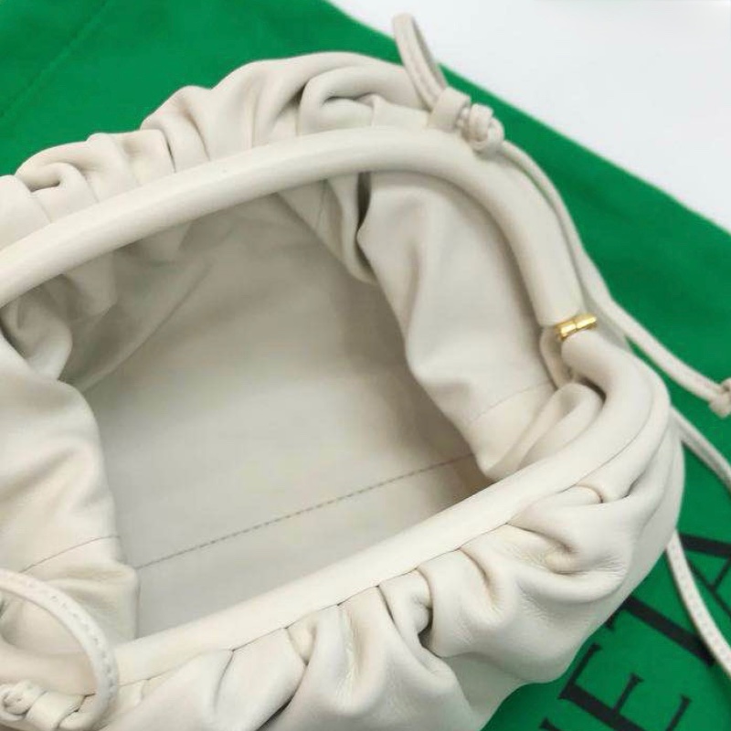 Bottega Veneta cloud 585852 White-3