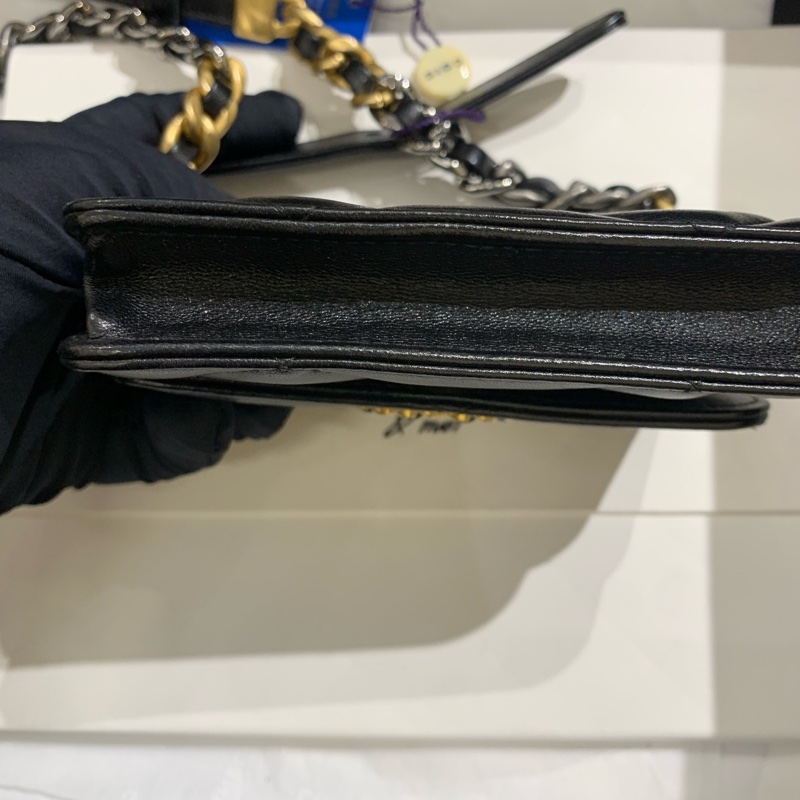 香奈兒 19woc黑金小廢包 芯片款 22年 4*28。-7