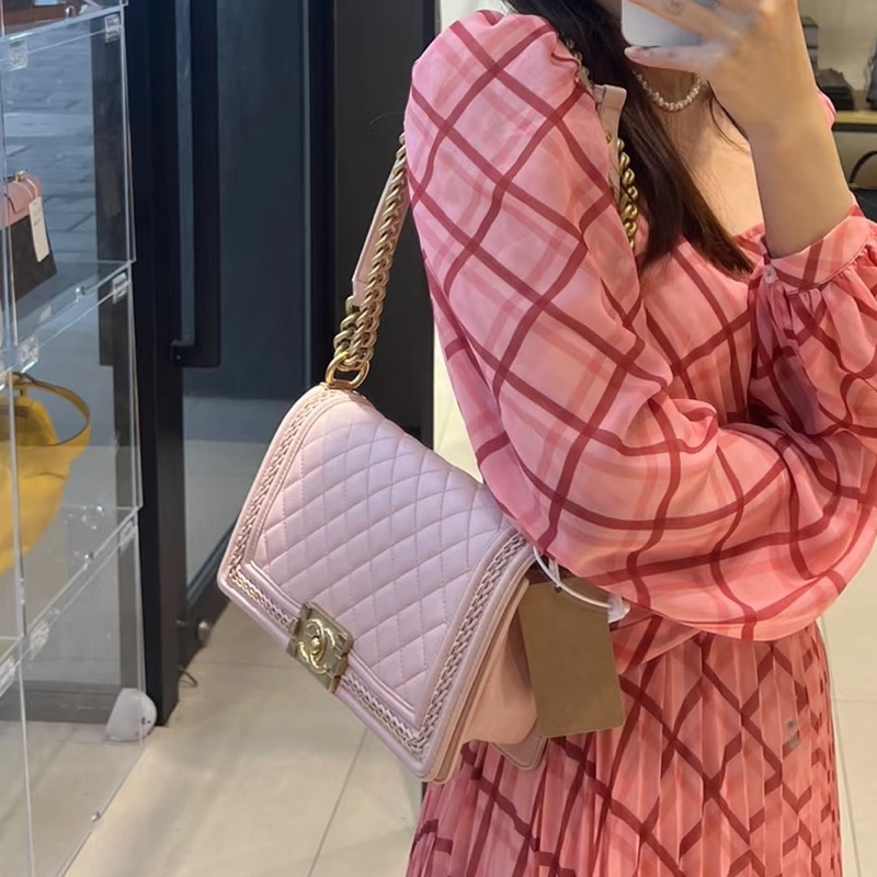 公主限量款👑Chanel香奈兒櫻花粉金宮廷編織滾邊款中號Leboy25單肩斜挎包-4