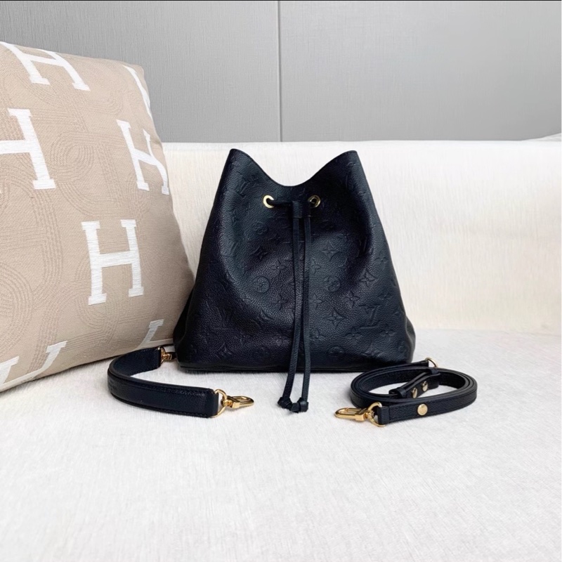 實用百搭款✨超耐用💕Lv路易威登黑色金扣全皮老花壓紋neonoe中號水桶包手提肩背包-6