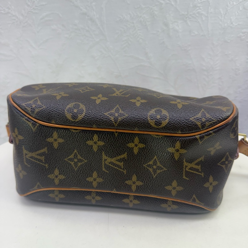 Louis Vuitton Blois Crossbody Bag-5