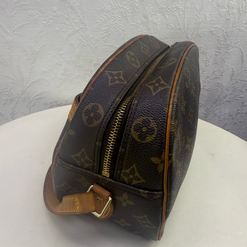 Louis Vuitton Blois Crossbody Bag-12
