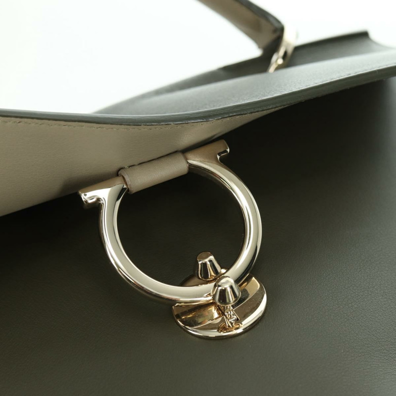 【日本直送】Salvatore Ferragamo Gancini Jet Set 手提包，皮革材質，卡其色/金色，正品，貨號 175123V-19