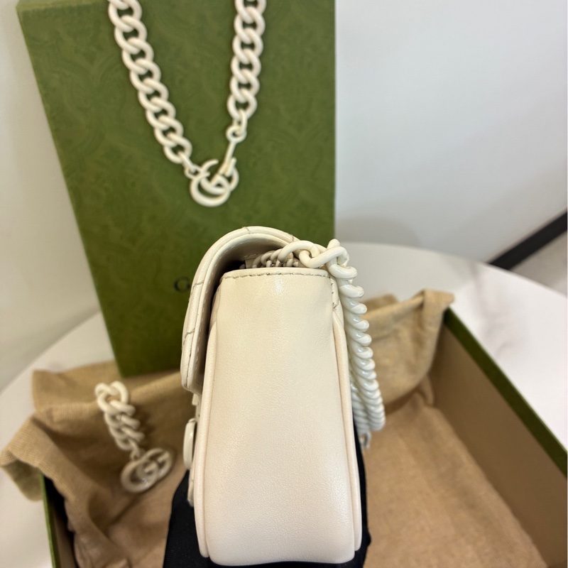 98新Gucci GG Marmont鏈條包 mini 米白色羊皮  烤漆鏈條-2