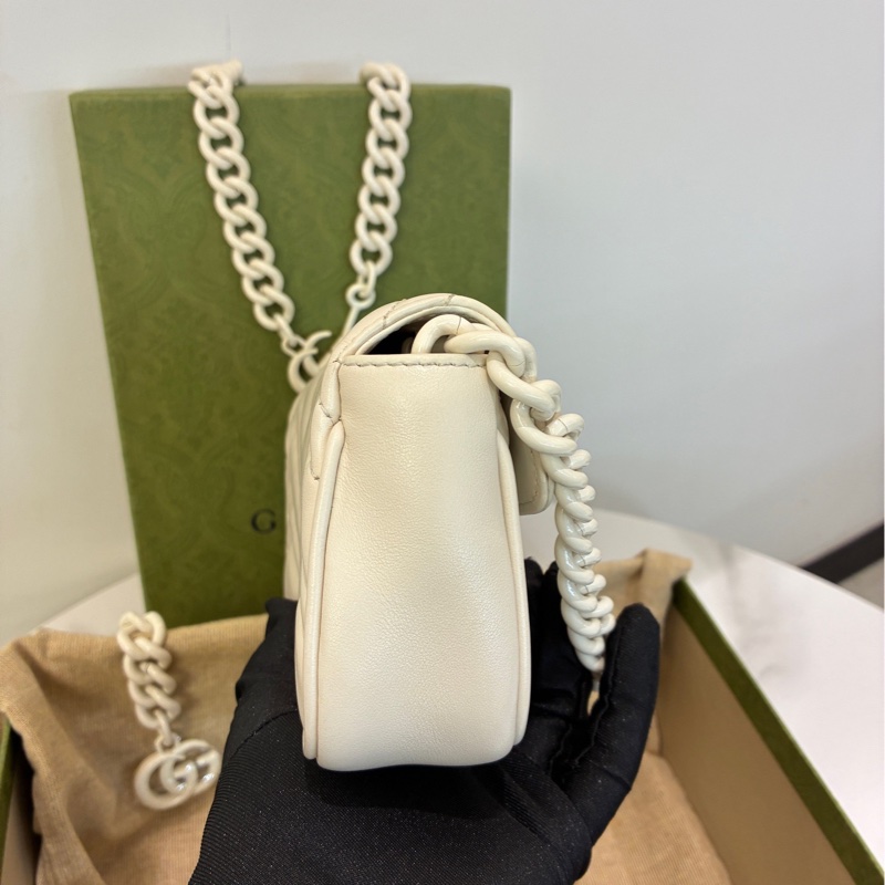 98新Gucci GG Marmont鏈條包 mini 米白色羊皮  烤漆鏈條-4