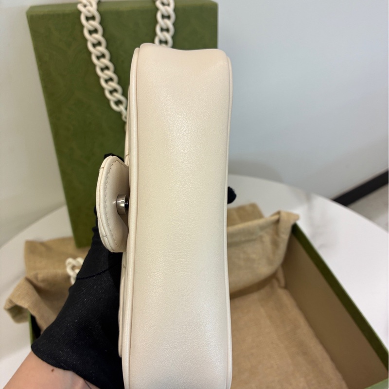 98新Gucci GG Marmont鏈條包 mini 米白色羊皮  烤漆鏈條-6
