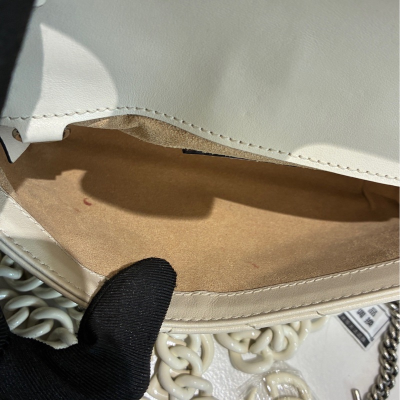 98新Gucci GG Marmont鏈條包 mini 米白色羊皮  烤漆鏈條-7
