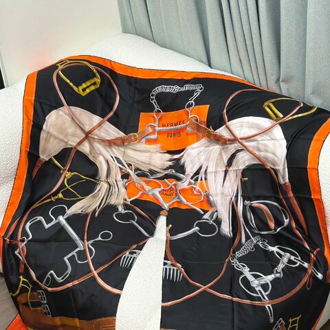 HERMES Projets Carres Poncho 馬具博物館披肩 140 - 黑