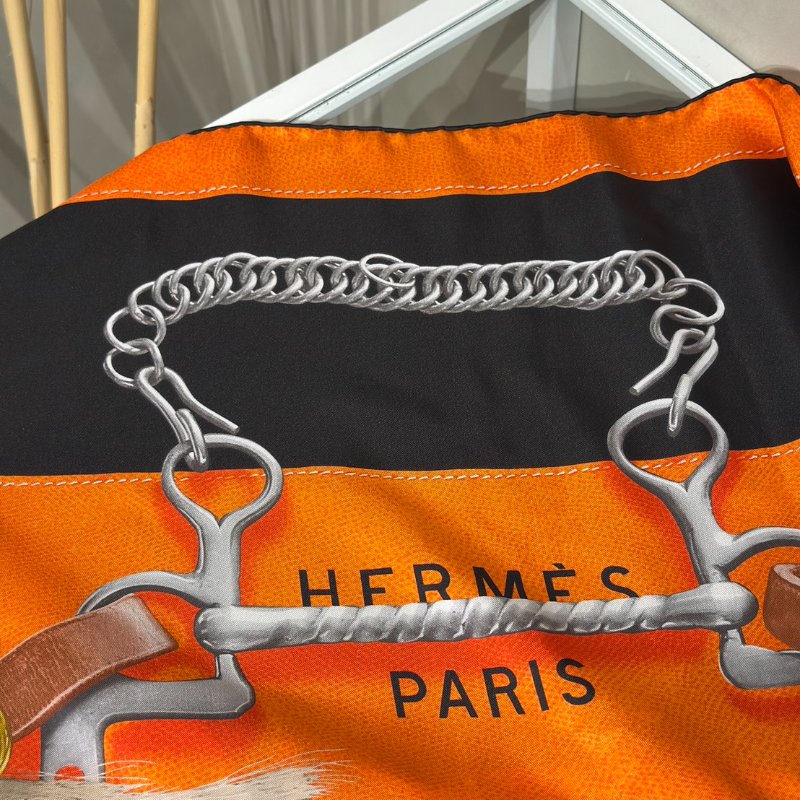 HERMES Projets Carres Poncho 馬具博物館披肩 140 - 黑-2