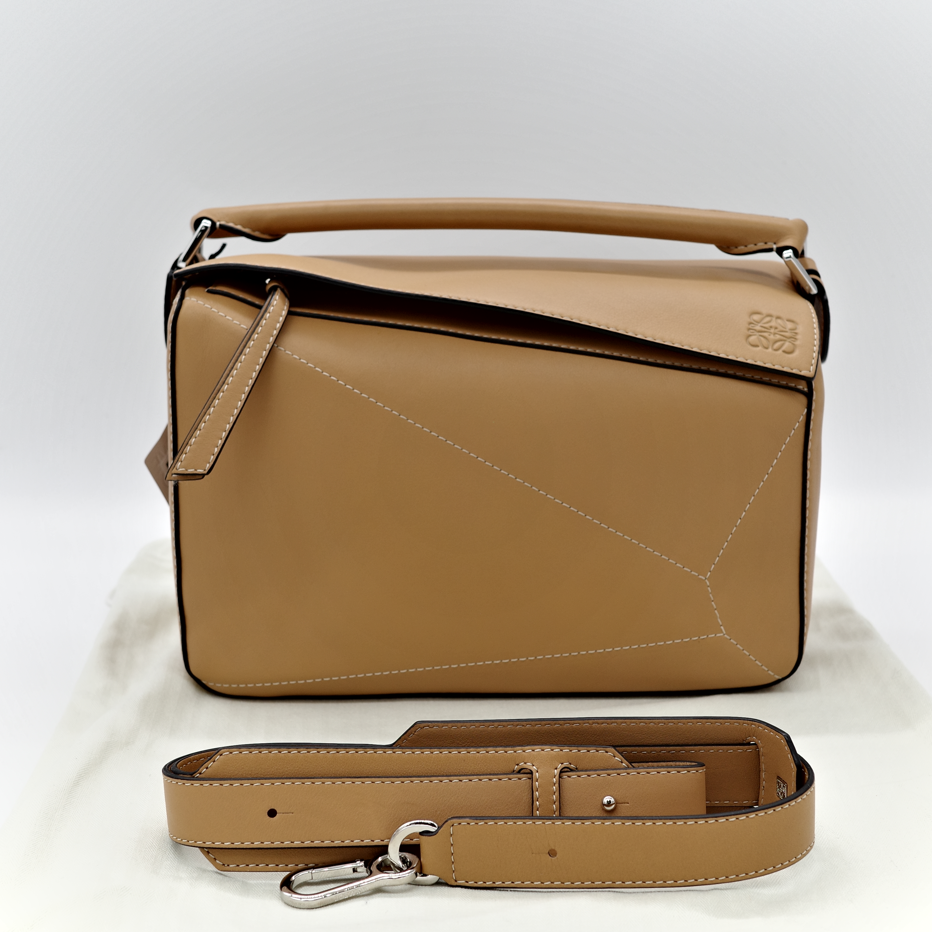 Loewe 羅威 Puzzle 小牛皮 中號  肩背包-0