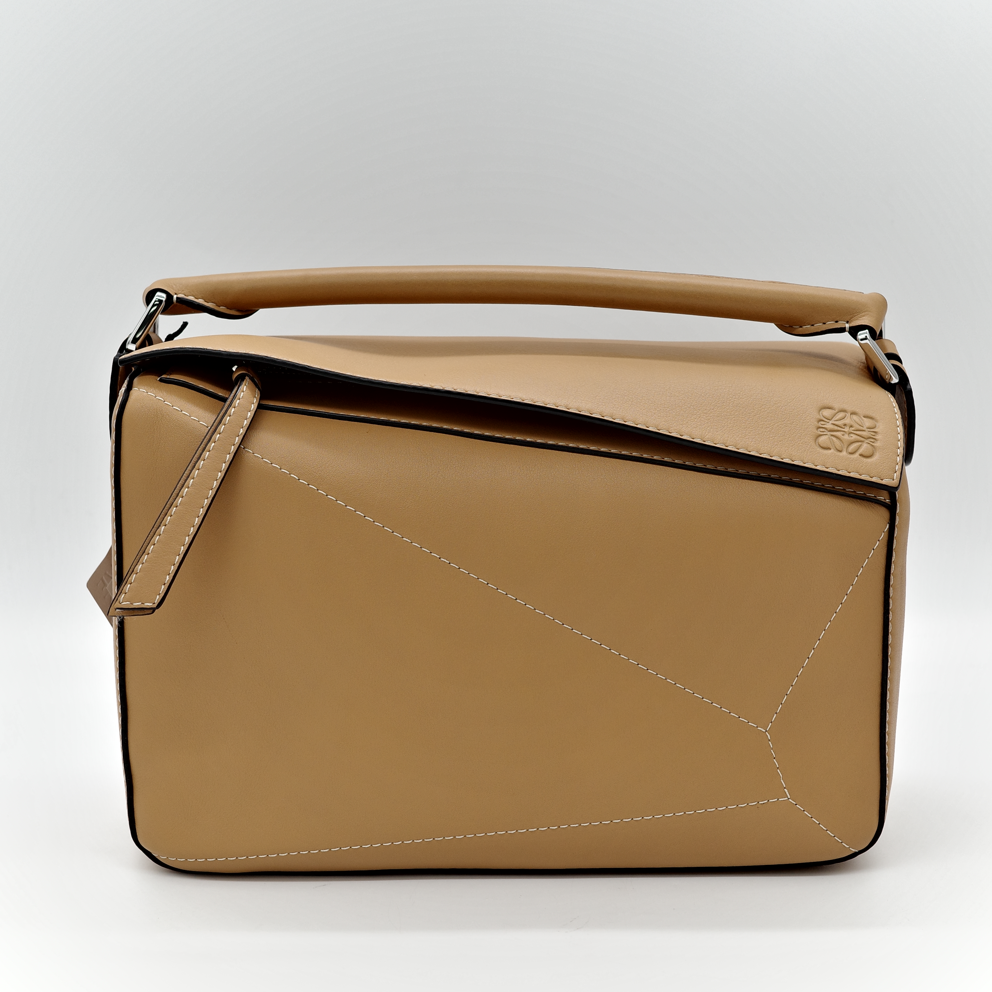 Loewe 羅威 Puzzle 小牛皮 中號  肩背包-1