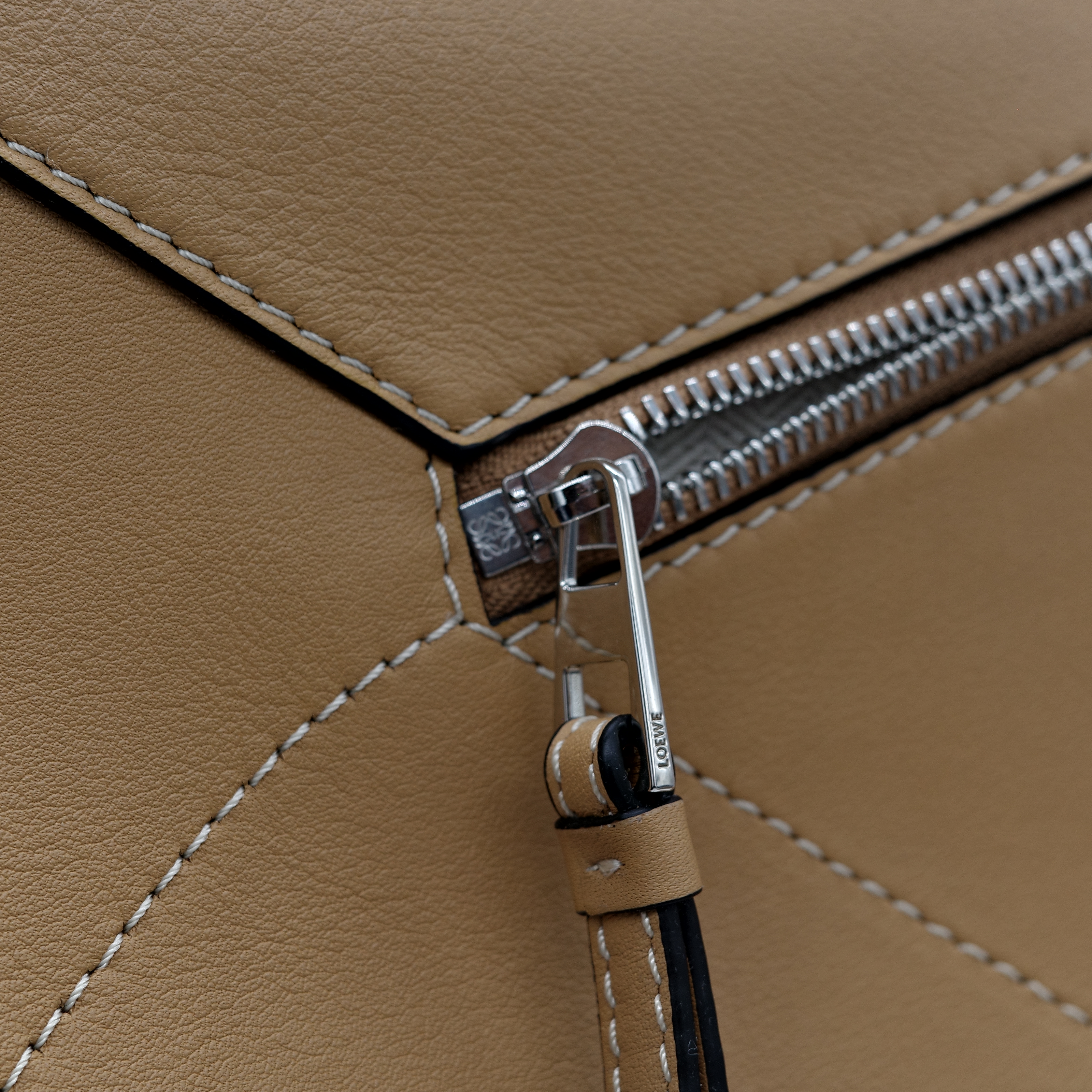 Loewe 羅威 Puzzle 小牛皮 中號  肩背包-8