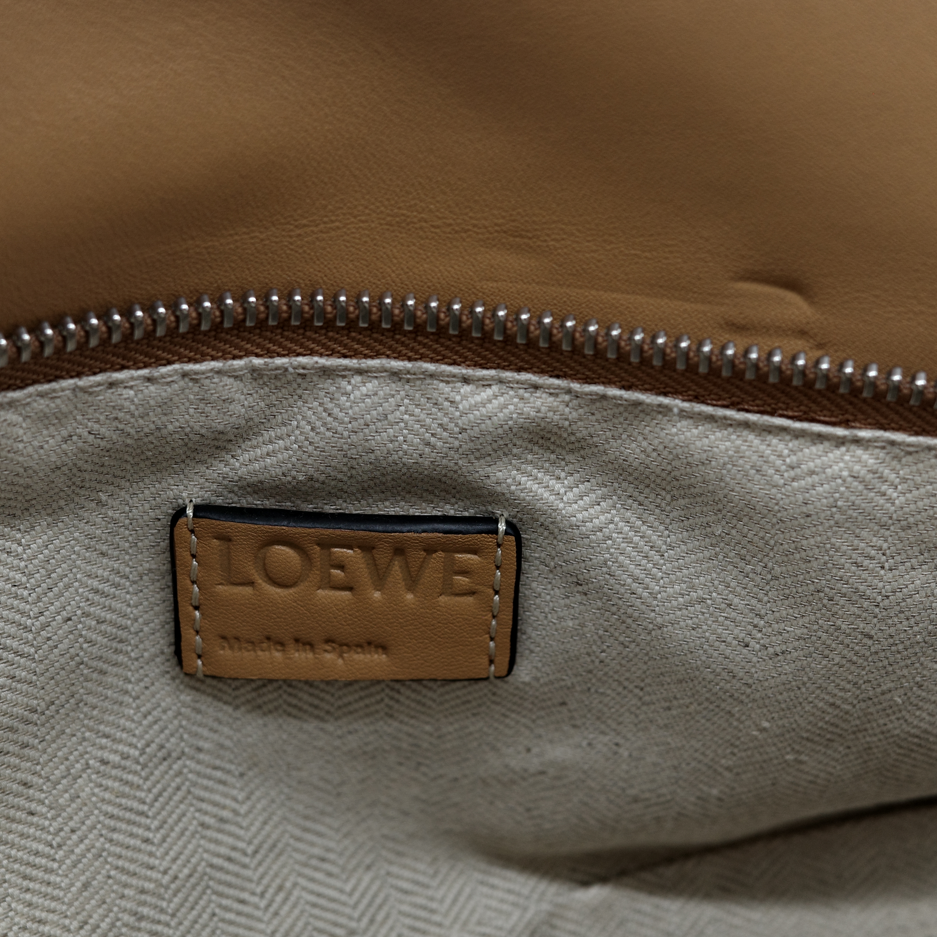 Loewe 羅威 Puzzle 小牛皮 中號  肩背包-9