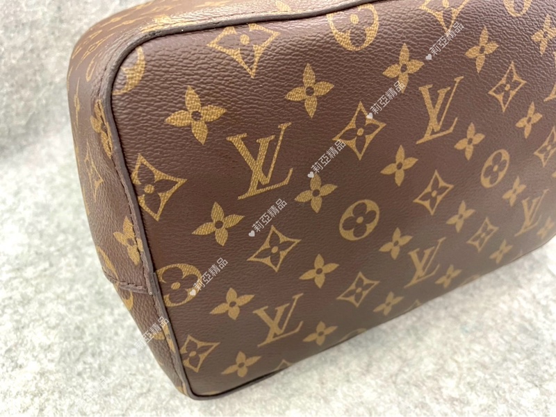 莉亞精品♡LV M44020 黑水桶包 二手-4