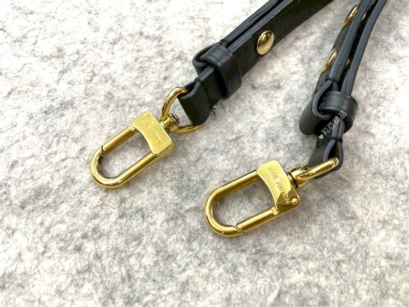 莉亞精品♡LV M44020 黑水桶包 二手-7