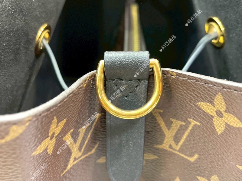 莉亞精品♡LV M44020 黑水桶包 二手-10