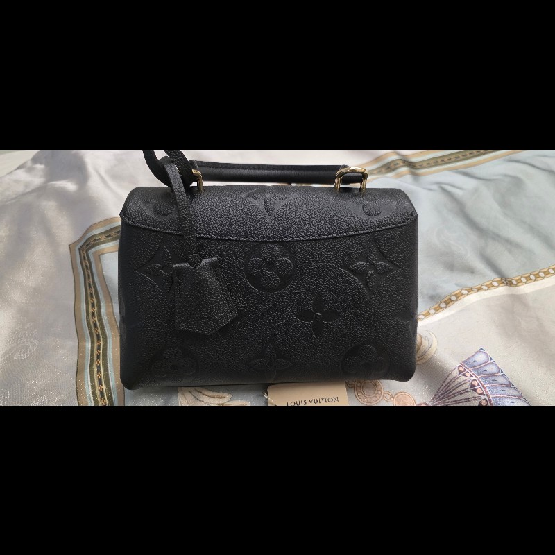 Louis Vuitton LV 黑色壓紋牛皮金扣翻蓋包｜全新未使用｜專櫃級精品-1