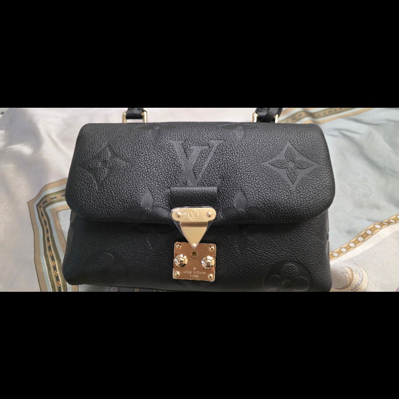 Louis Vuitton LV 黑色壓紋牛皮金扣翻蓋包｜全新未使用｜專櫃級精品-5