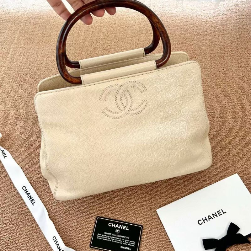Chanel vintage 魚子醬牛皮 梨花木紋扣 奶茶色手提包，小號 26×20 98新配件保卡 塵袋-1