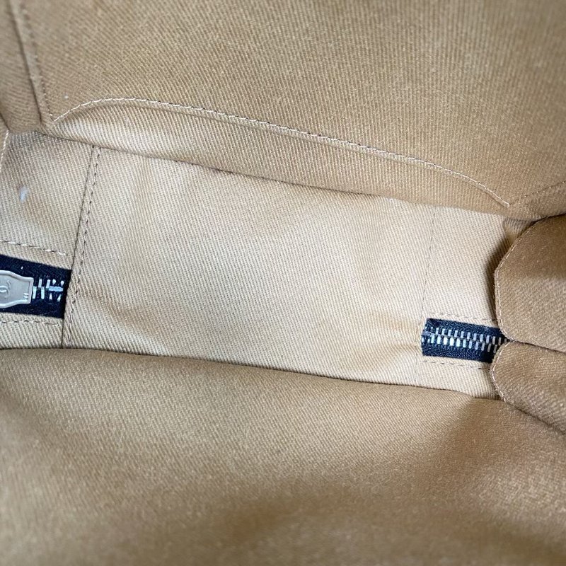 Chanel 黑銀名牌行李牌相機包  黑色銀扣 油蠟皮 24*19*9  98新配件塵袋 購證 保卡-7