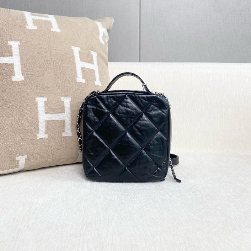 Chanel 黑銀名牌行李牌相機包  黑色銀扣 油蠟皮 24*19*9  98新配件塵袋 購證 保卡-8