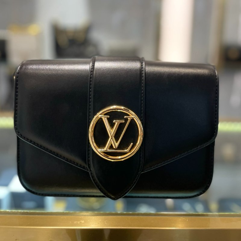 LV 金LOGO牛皮翻蓋斜背包 黑色-0