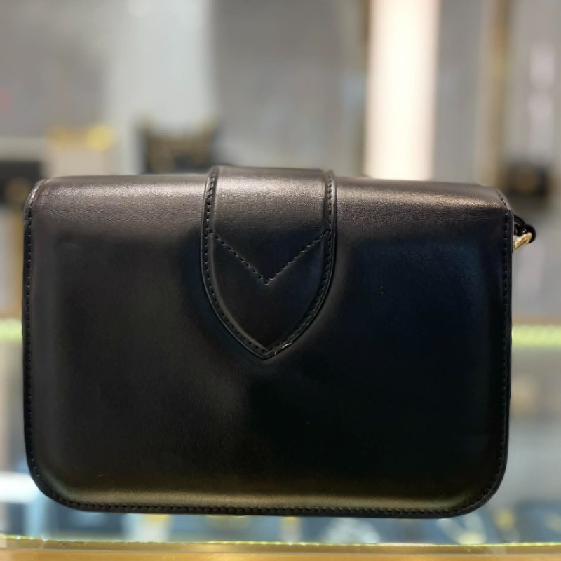 LV 金LOGO牛皮翻蓋斜背包 黑色-3